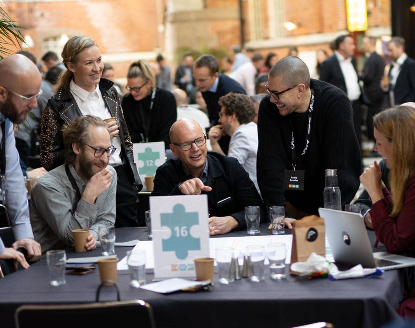 Möt APSIS-teamet och se ifall det finns ett jobb som passar dig